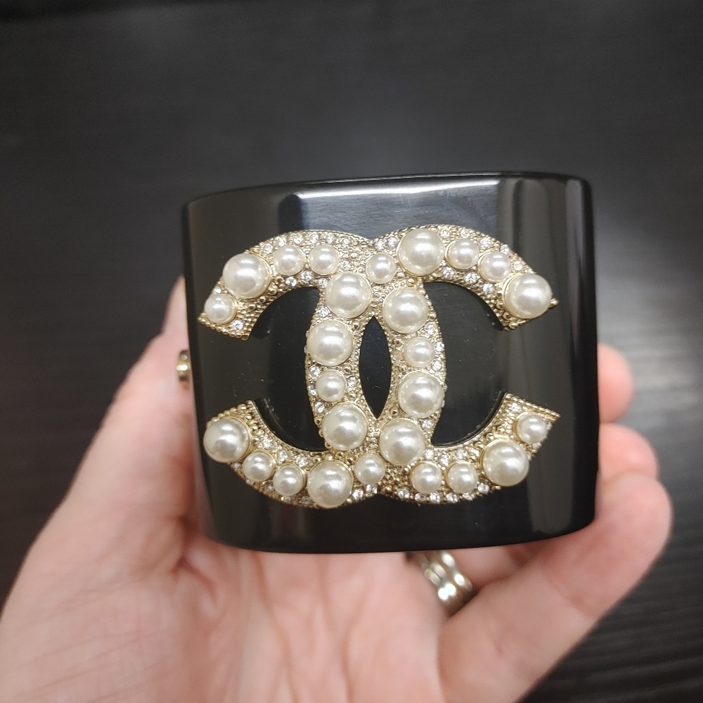 Chanel black lucite pearl bracelet